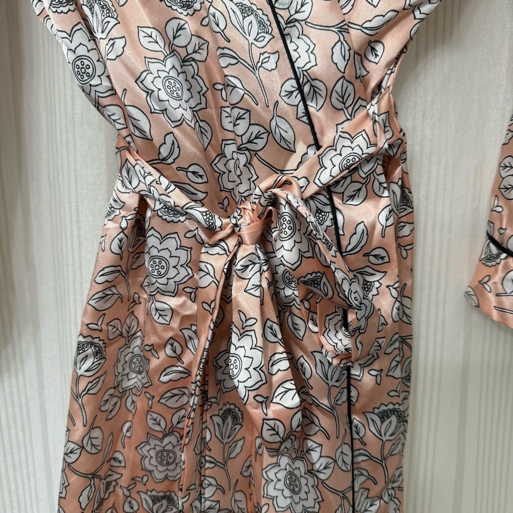 Excellent Condition🔥 Linea Donnatella Satin Wrap - Picture 3 of 6